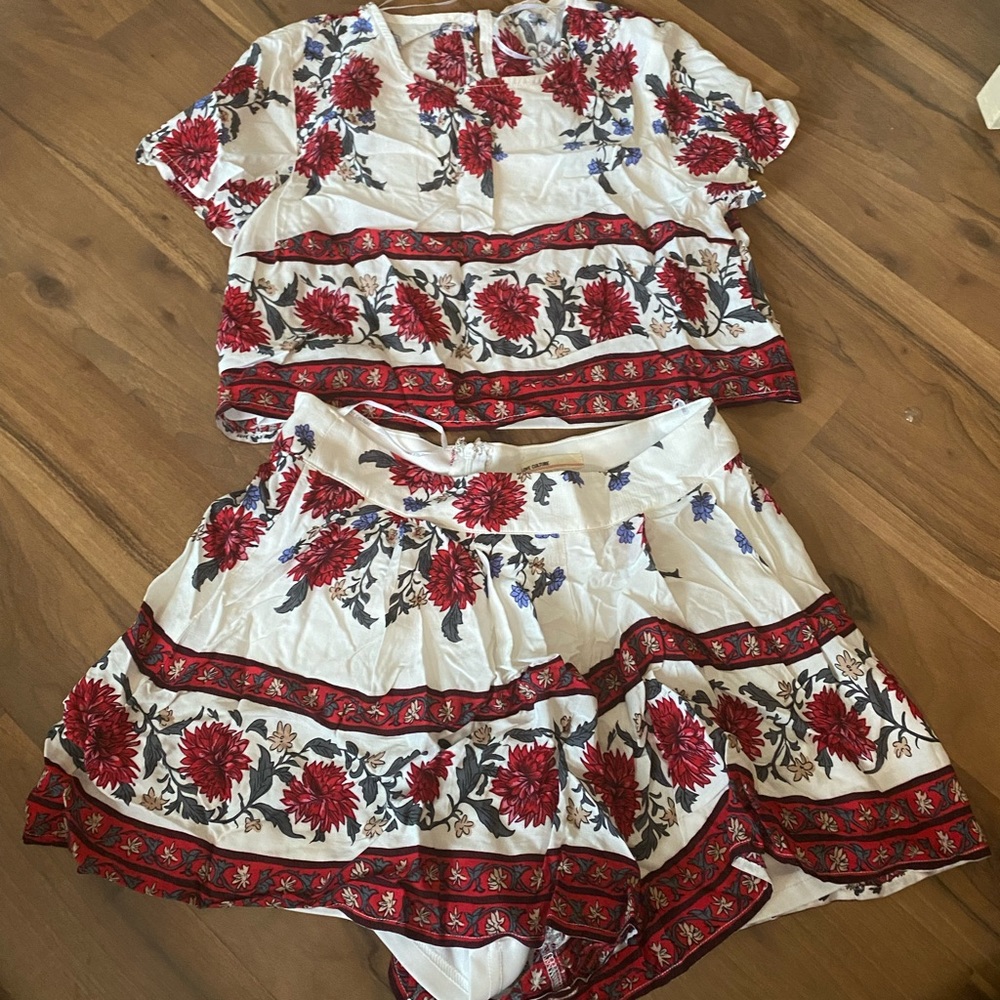 Floral set from Love culture top (M) bottom (s) can be bought separately